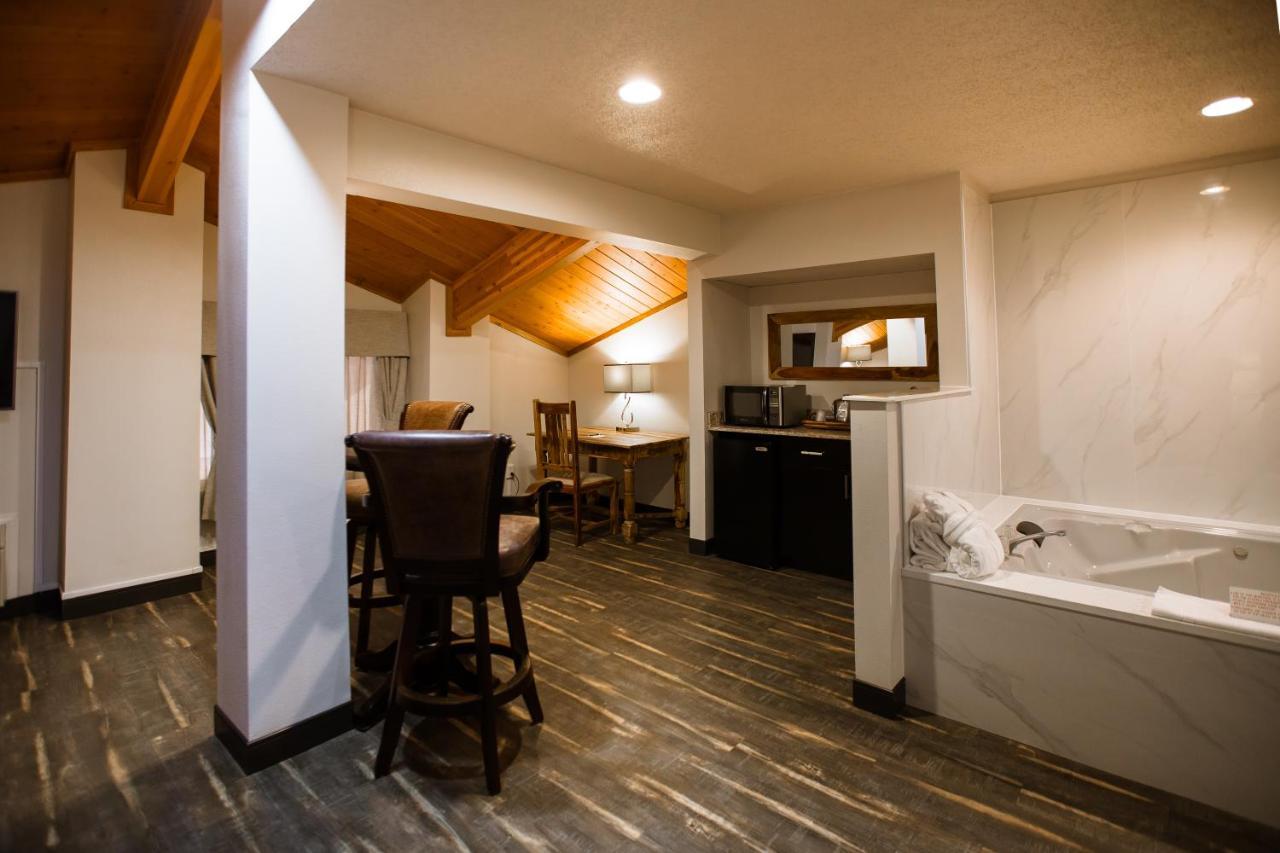 מוזס לייק Ten Pin Inn & Suites מראה חיצוני תמונה
